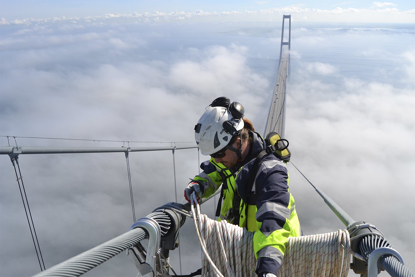Installation de systèmes de protection en hauteur - Alpiniste du bâtiment